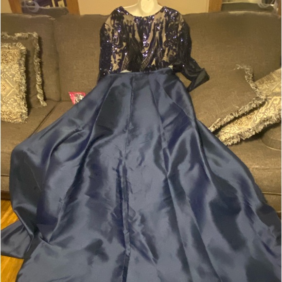 Custom jumpsuit with satin detachable skirt - Picture 8 of 9